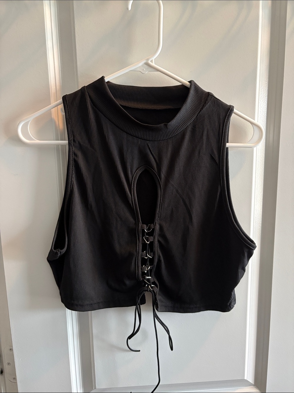 SHEIN Black Ribbed Lace-Up Sleeveless Crop Top